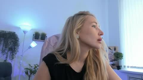 astramonroe online show from 30, 4, 2026