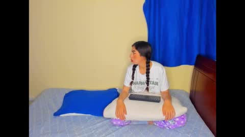 Snapshot of astredad2025 chatting on 20, 11, 2025 Mag and Molly online show from 20, 11, 2025