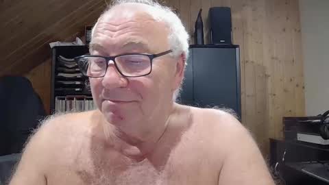Snapshot of asusandy chatting on 15, 10, 2025 asusandy online show from 15, 10, 2025
