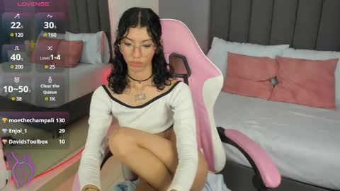 Snapshot of atenea_jones_ chatting on 6, 12, 2024 Atenea online show from 6, 12, 2024