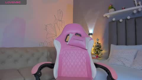 Snapshot of atenea_jones_ chatting on 18, 12, 2025 Atenea online show from 18, 12, 2025