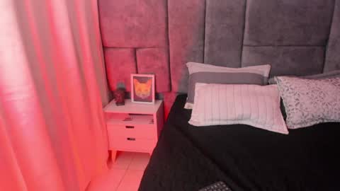 Snapshot of atenea_velle chatting on 28, 4, 2026 atenea velle online show from 28, 4, 2026
