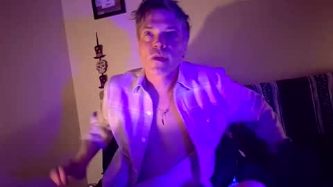 Snapshot of athandrew chatting on 1, 3, 2026 jonnyandrew online show from 1, 3, 2026