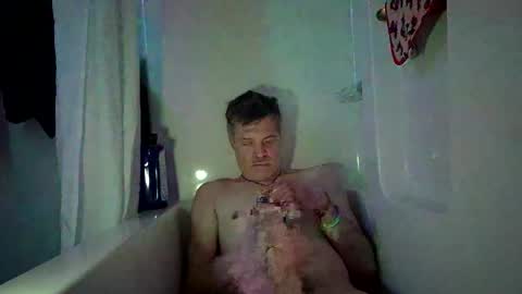 Snapshot of athandrew chatting on 7, 5, 2026 jonnyandrew online show from 7, 5, 2026