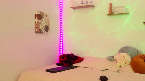 Snapshot of athena_makri05 chatting on 4, 1, 2025 ATENEA MAKRI online show from 4, 1, 2025