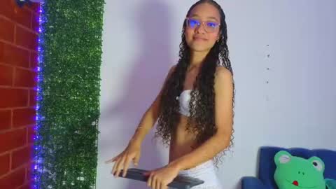 Snapshot of athenea_03 chatting on 4, 6, 2026 Athenea online show from 4, 6, 2026