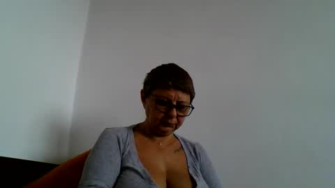 Snapshot of atikaarea chatting on 24, 10, 2025 atikaarea online show from 24, 10, 2025