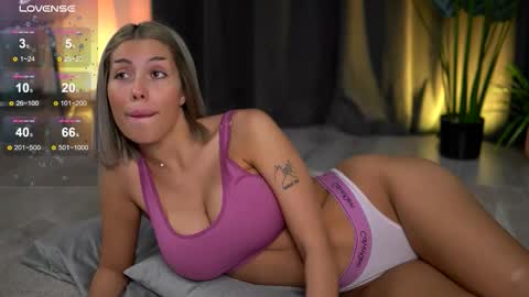 Isabella online show from 15, 10, 2025