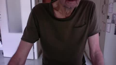 auguste061400 online show from 7, 2, 2025