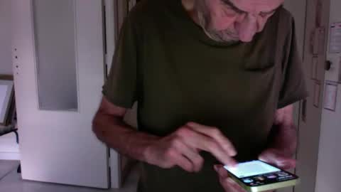 auguste061400 online show from 10, 2, 2025