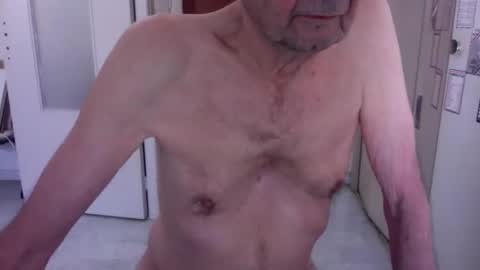 auguste061400 online show from 5, 3, 2025