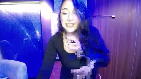 aura_cute_ online show from 14, 4, 2026