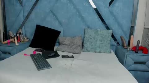 Snapshot of aura_love69 chatting on 8, 6, 2026 Monii Yi online show from 8, 6, 2026