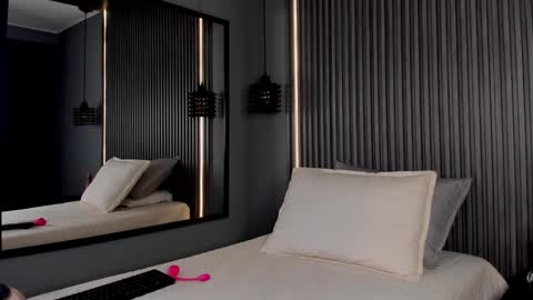 Aura online show from 29, 1, 2025