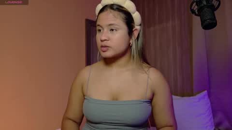 Snapshot of aurora_collins08 chatting on 5, 3, 2025 aurora_collins08 online show from 5, 3, 2025