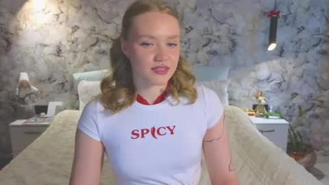 Snapshot of aurora_golden chatting on 9, 6, 2026 Kate online show from 9, 6, 2026