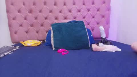 Snapshot of auroraa_miller chatting on 9, 9, 2025 auroraa_miller online show from 9, 9, 2025