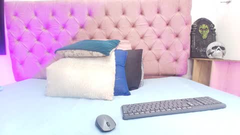 Snapshot of auroraa_miller chatting on 9, 10, 2025 auroraa_miller online show from 9, 10, 2025