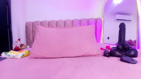 Snapshot of auroraa_miller chatting on 16, 12, 2025 auroraa_miller online show from 16, 12, 2025