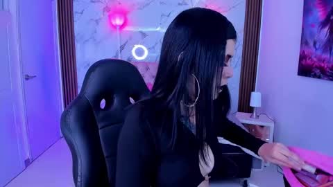 Aurora Diaz online show from 19, 11, 2025