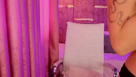 Snapshot of auroralanee chatting on 23, 9, 2025 aurora online show from 23, 9, 2025