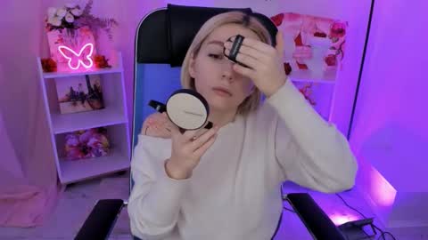 aurorawrenfield online show from 13, 11, 2025