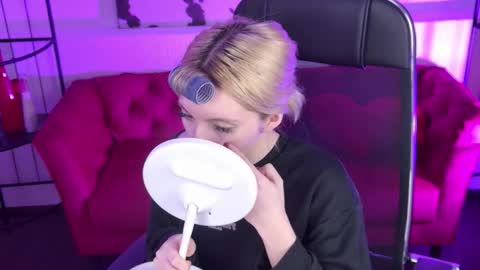 aurorawrenfield online show from 17, 3, 2026