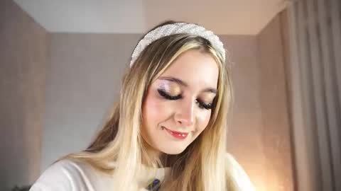 Snapshot of aurorepeer chatting on 14, 12, 2025 Zoe online show from 14, 12, 2025