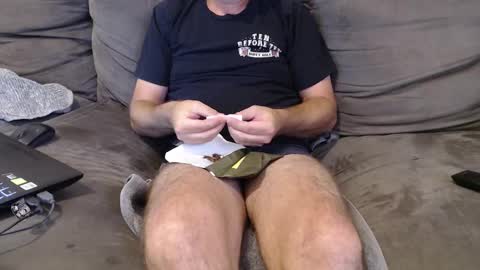 Snapshot of aussiemanvslady chatting on 6, 12, 2024 AussieDeviantsAnomymous online show from 6, 12, 2024