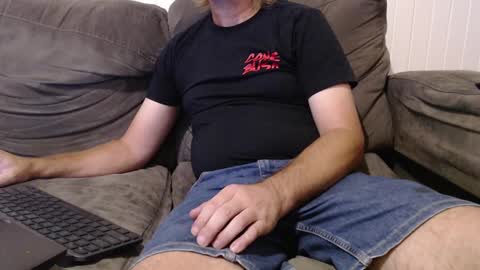 Snapshot of aussiemanvslady chatting on 13, 12, 2024 AussieDeviantsAnomymous online show from 13, 12, 2024