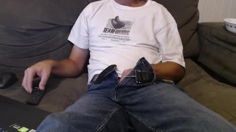 Snapshot of aussiemanvslady chatting on 14, 2, 2025 AussieDeviantsAnomymous online show from 14, 2, 2025