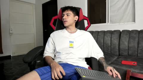 Snapshot of austin_falcon chatting on 18, 12, 2024 Austin online show from 18, 12, 2024