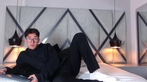 austinreeds online show from 4, 10, 2025