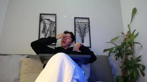 austinreeds online show from 23, 10, 2025