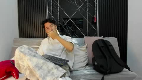 austinreeds online show from 11, 4, 2026