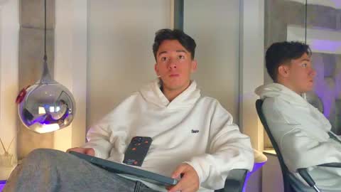 austinreeds online show from 17, 4, 2026