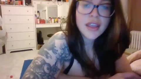 Snapshot of autumnb712 chatting on 8, 2, 2025 autumnb712 online show from 8, 2, 2025