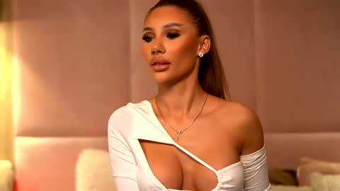 Ava online show from 4, 12, 2025