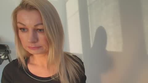 Snapshot of avaluxe_ chatting on 11, 1, 2026 Eira online show from 11, 1, 2026