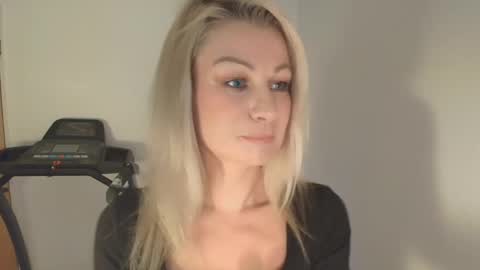 Snapshot of avaluxe_ chatting on 18, 1, 2026 Eira online show from 18, 1, 2026