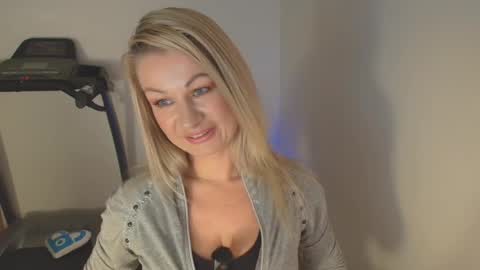 Snapshot of avaluxe_ chatting on 6, 2, 2026 Eira online show from 6, 2, 2026