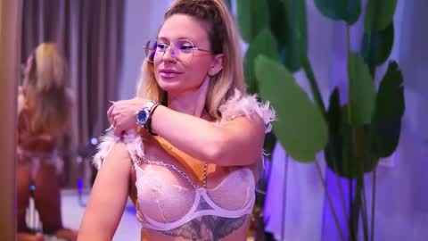 Ava online show from 12, 10, 2025