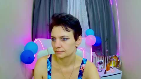 Snapshot of avasaturnian chatting on 4, 10, 2025 avasaturnian online show from 4, 10, 2025