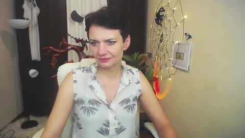 Snapshot of avasaturnian chatting on 19, 10, 2025 avasaturnian online show from 19, 10, 2025