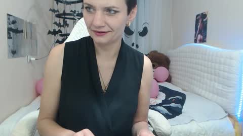 Snapshot of avasaturnian chatting on 22, 10, 2025 avasaturnian online show from 22, 10, 2025