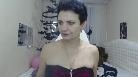 Snapshot of avasaturnian chatting on 5, 11, 2025 avasaturnian online show from 5, 11, 2025