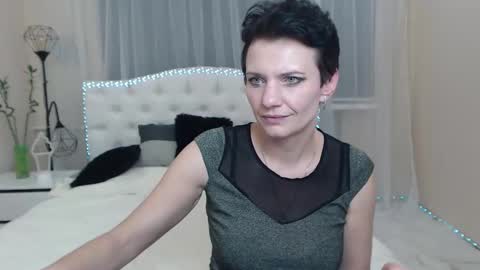 Snapshot of avasaturnian chatting on 7, 11, 2025 avasaturnian online show from 7, 11, 2025