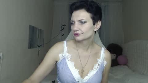 Snapshot of avasaturnian chatting on 9, 11, 2025 avasaturnian online show from 9, 11, 2025