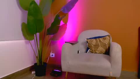 Snapshot of aveline_nuit chatting on 19, 6, 2026 Hi im aqua is nice with me online show from 19, 6, 2026