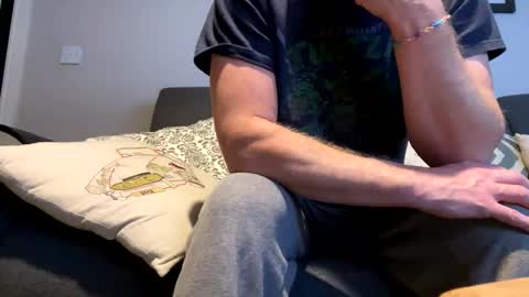 Snapshot of averagebar chatting on 7, 11, 2025 averagebar online show from 7, 11, 2025